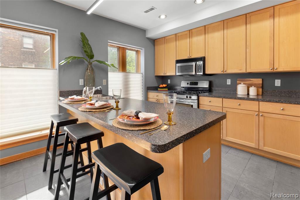 434 W Alexandrine Street # 102