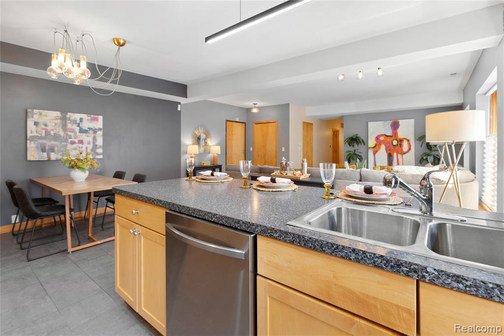 434 W Alexandrine Street # 102