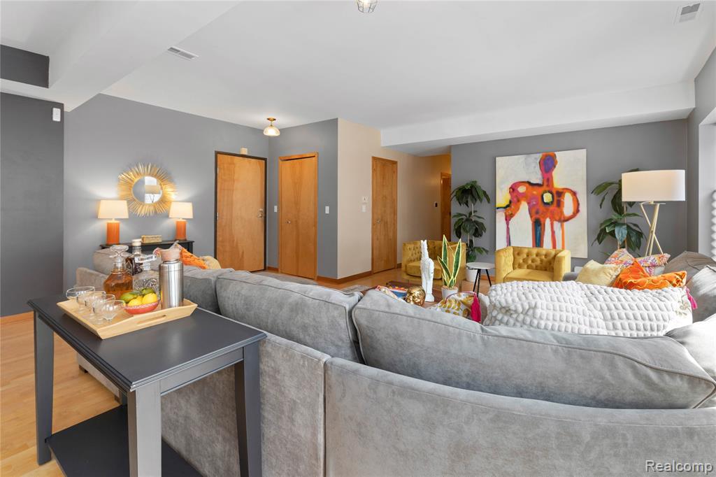 434 W Alexandrine Street # 102