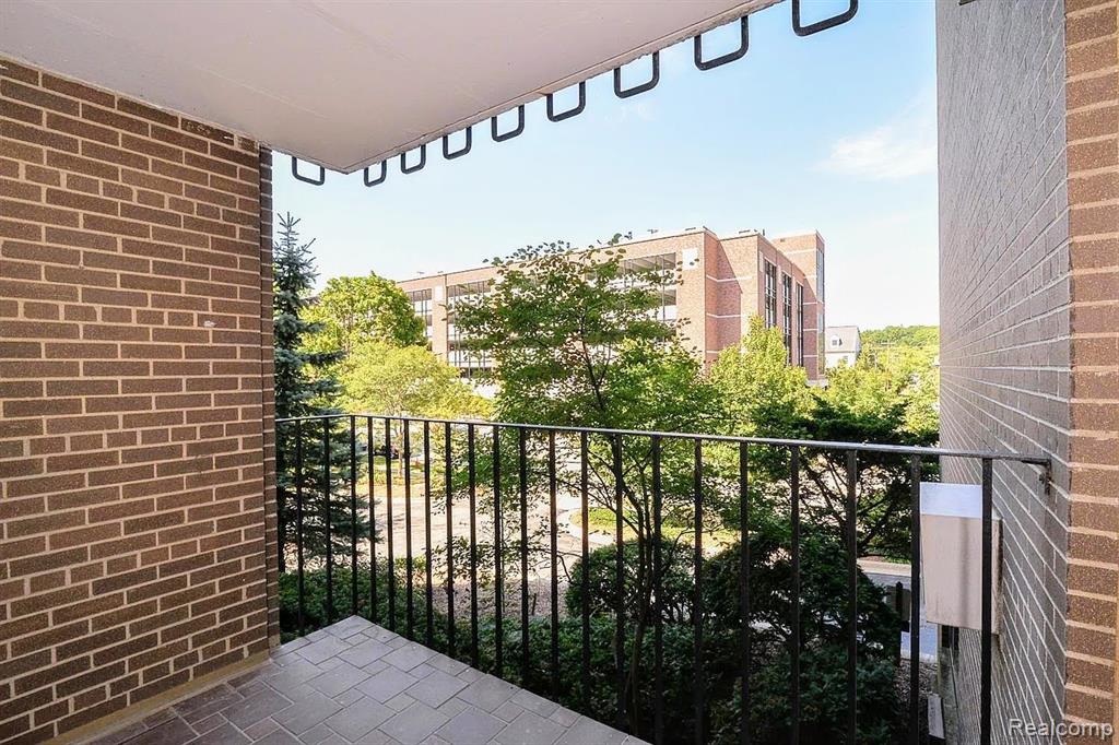 1050 Wall Street # 2E