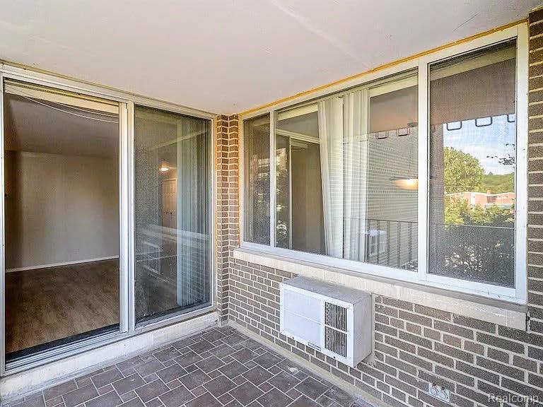 1050 Wall Street # 2E