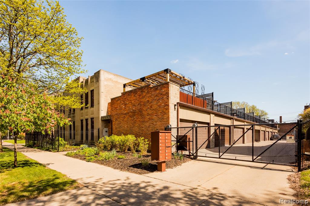 627 W Alexandrine Street # 1