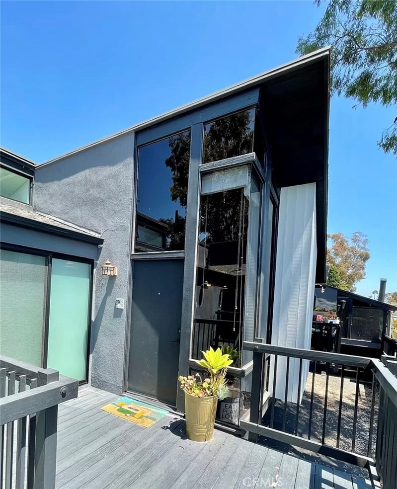 2101 Glenneyre Street C