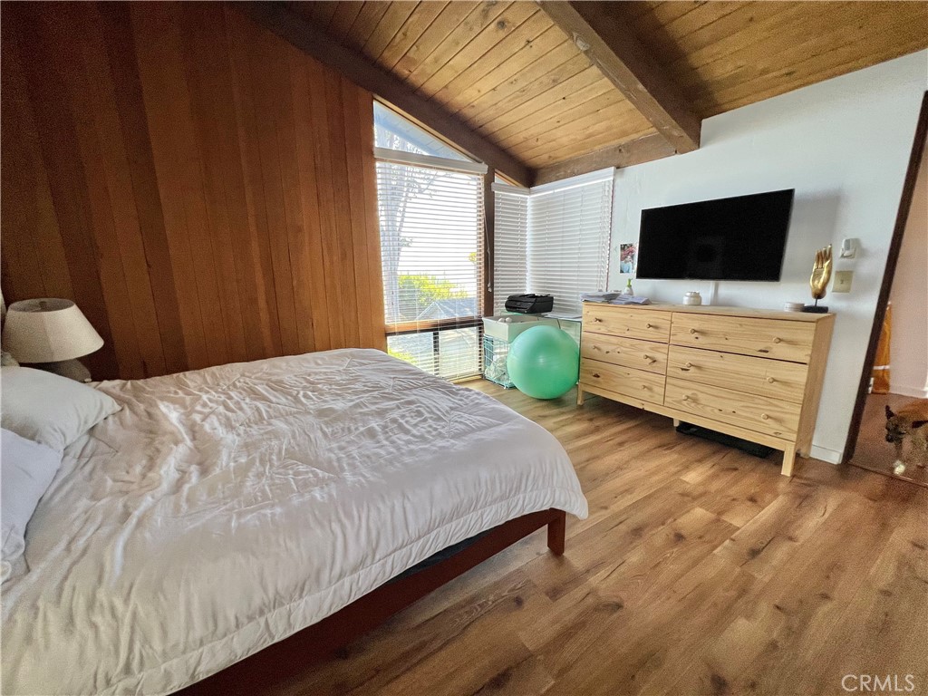 2101 Glenneyre Street C