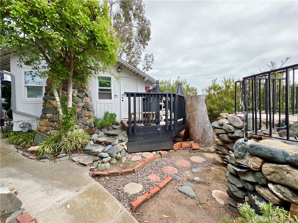 2101 Glenneyre Street F