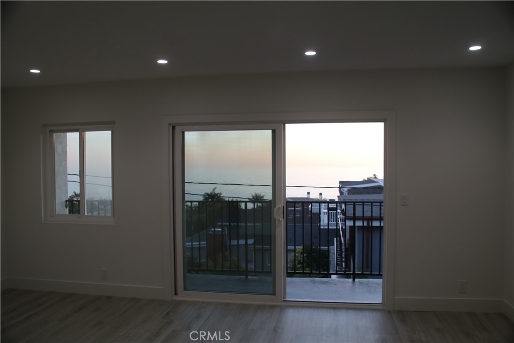 1027 N Coast 6