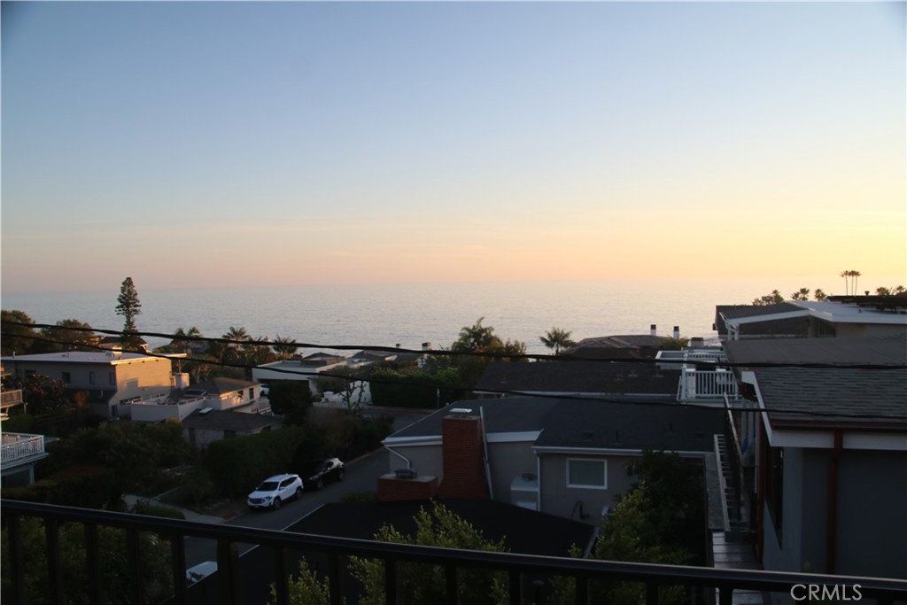 1027 N Coast 6