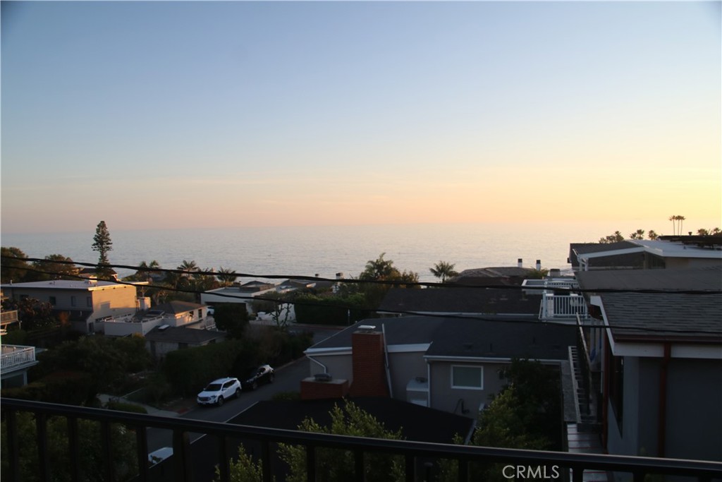 1027 N Coast 6