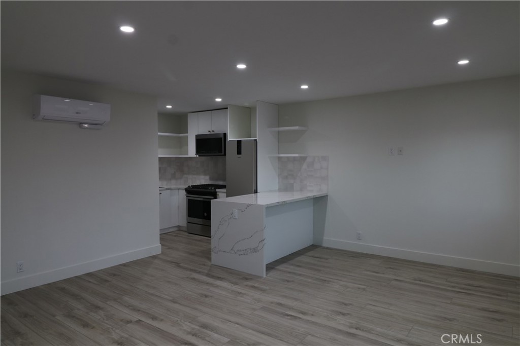 1027 N Coast 6