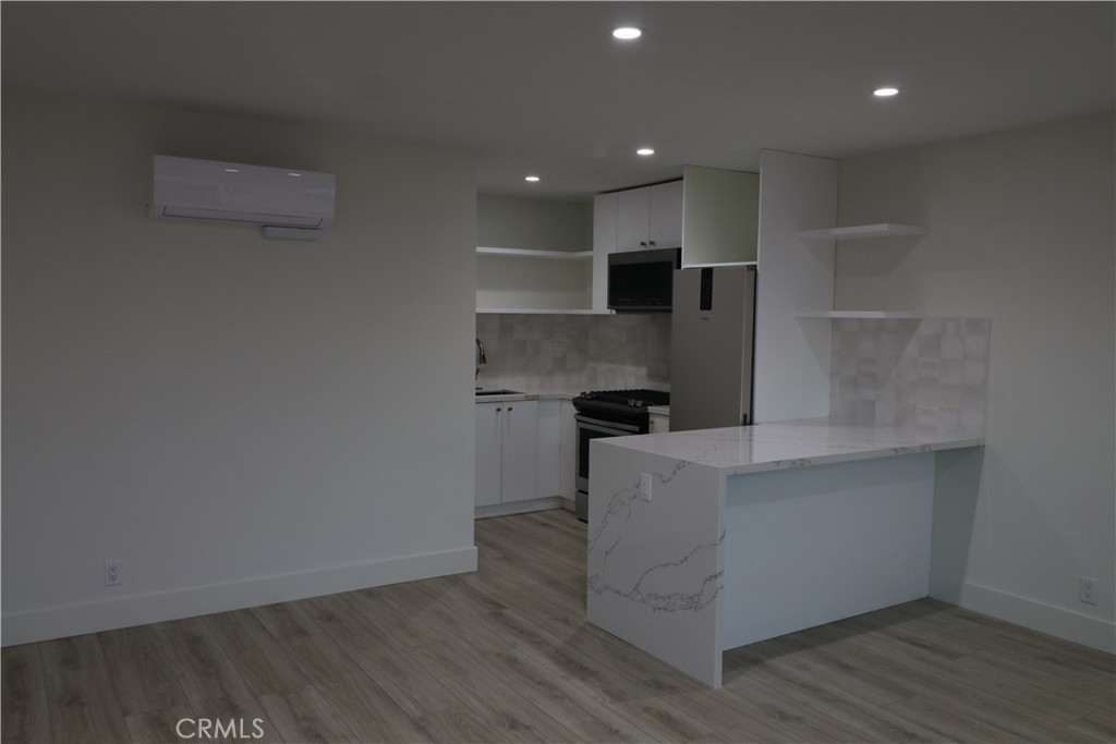 1027 N Coast 6