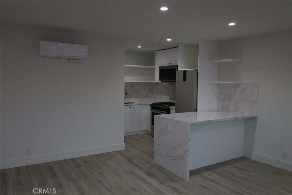 1027 N Coast 6