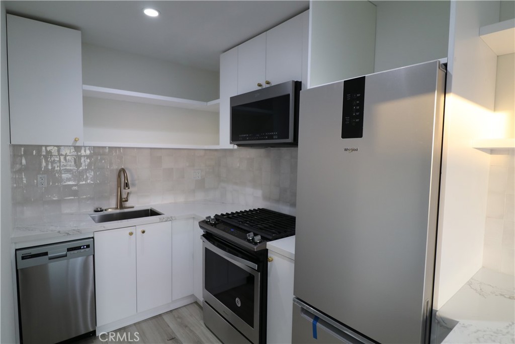 1027 N Coast 6