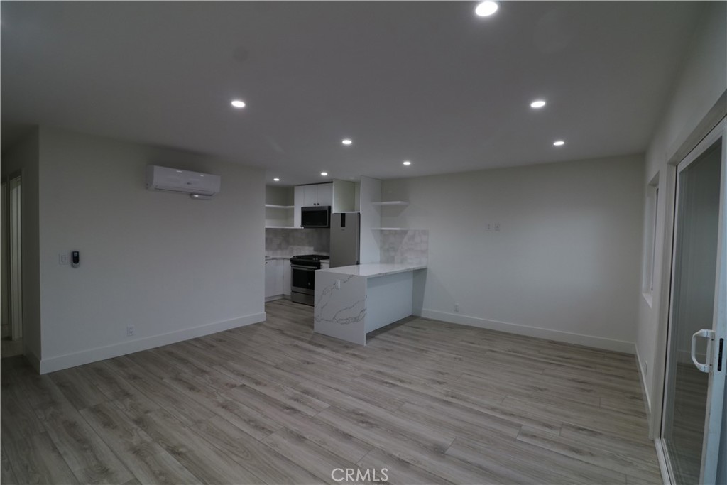 1027 N Coast 6