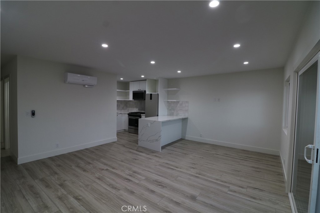 1027 N Coast 6