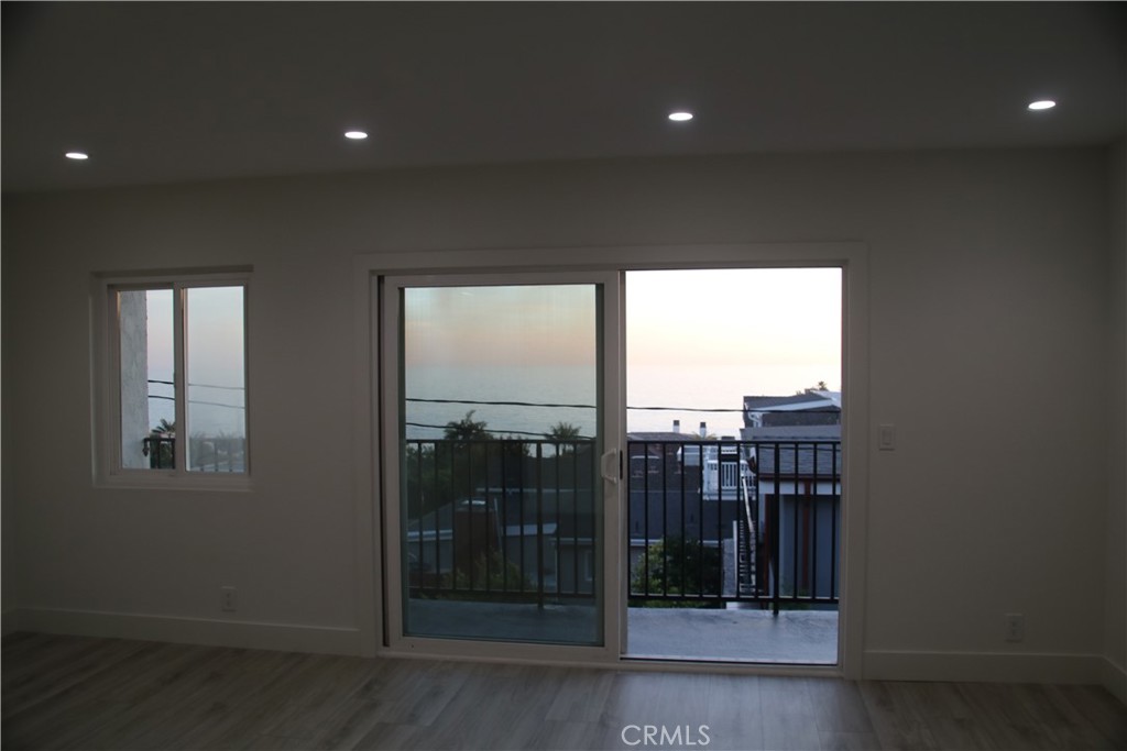 1027 N Coast 6