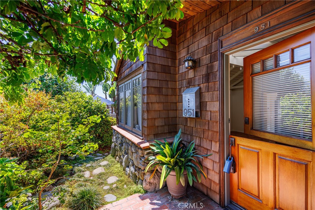 951 Glenneyre