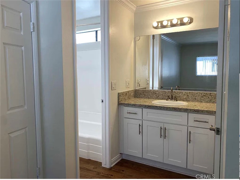 399 W Bay C202