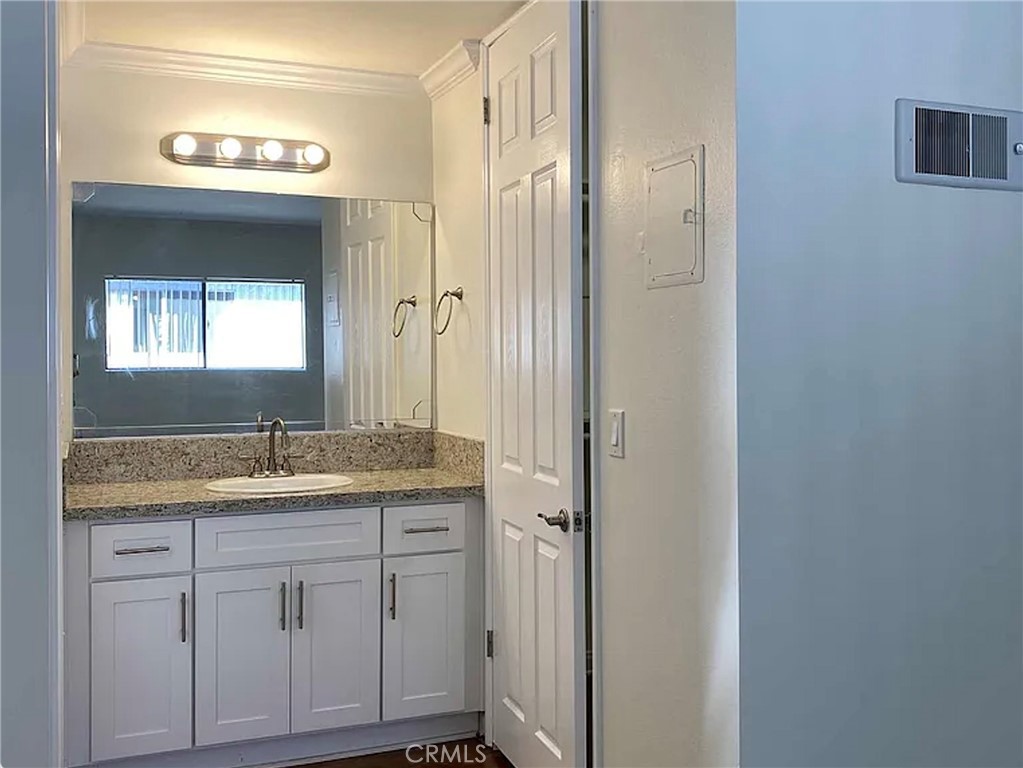 399 W Bay C202