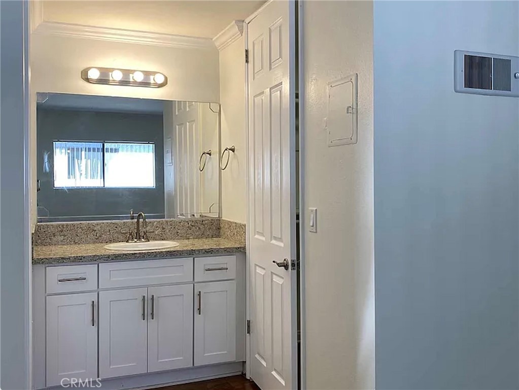 399 W Bay C202