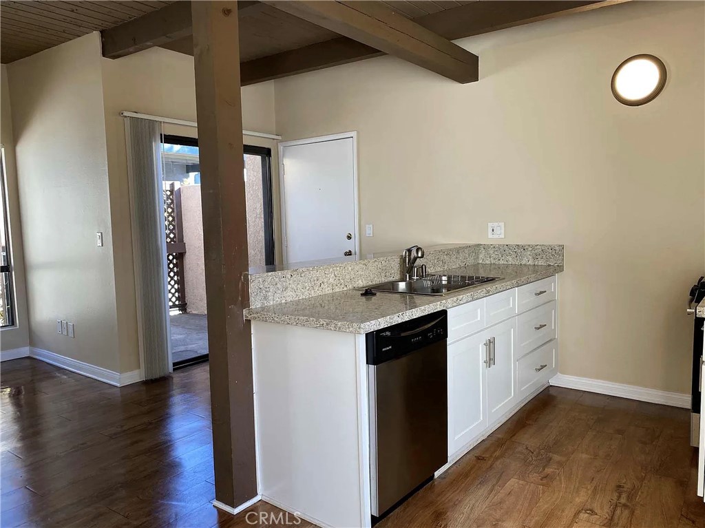 399 W Bay C202