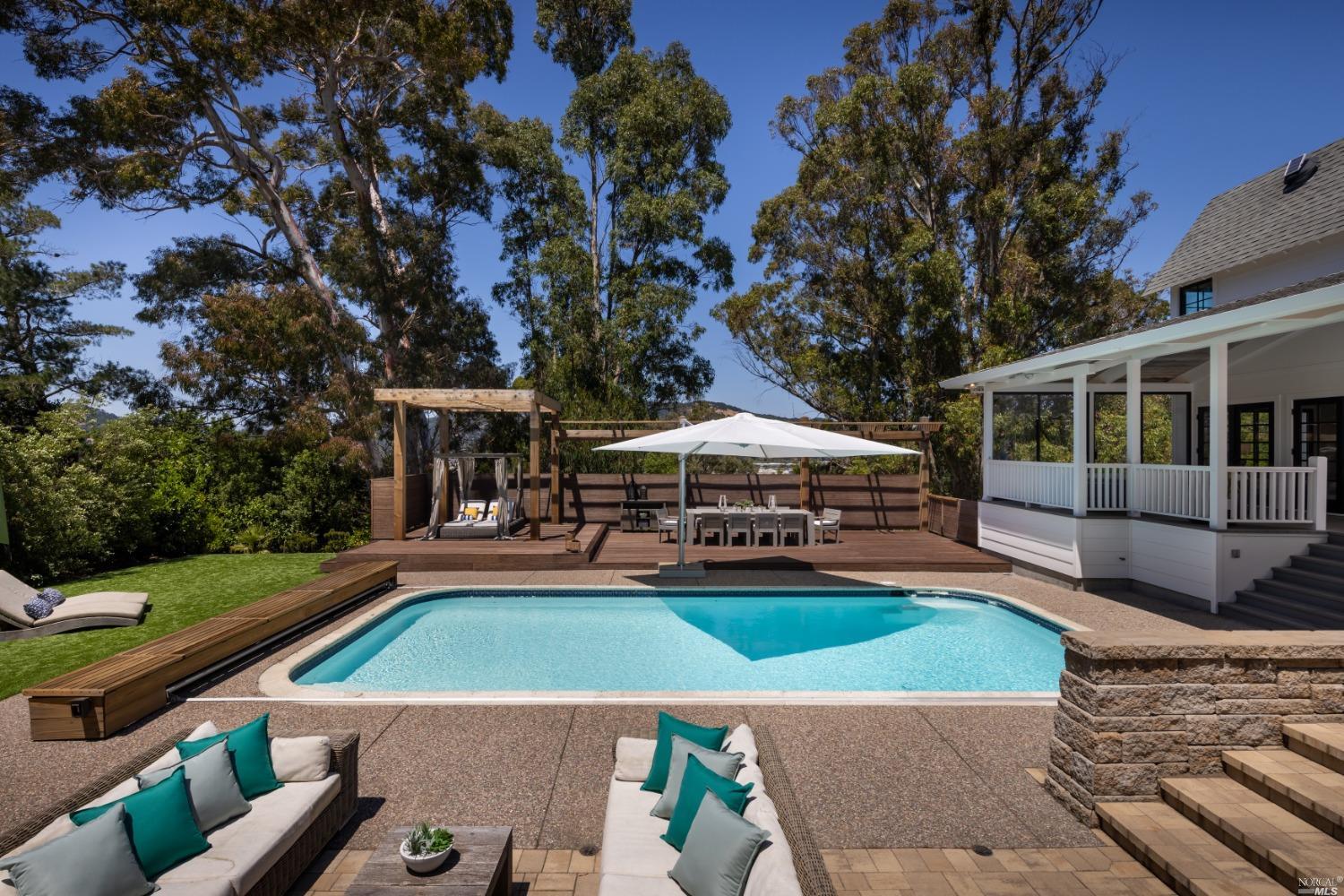204 Tiburon Boulevard