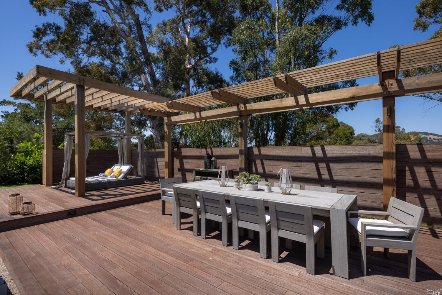 204 Tiburon Boulevard