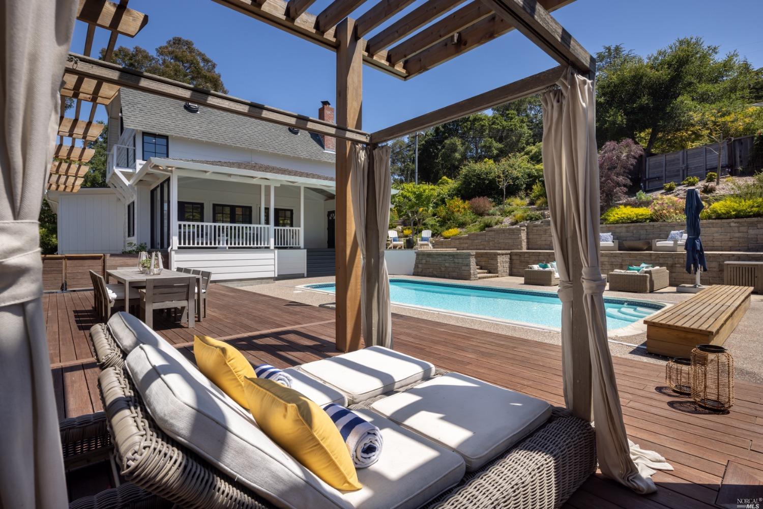 204 Tiburon Boulevard