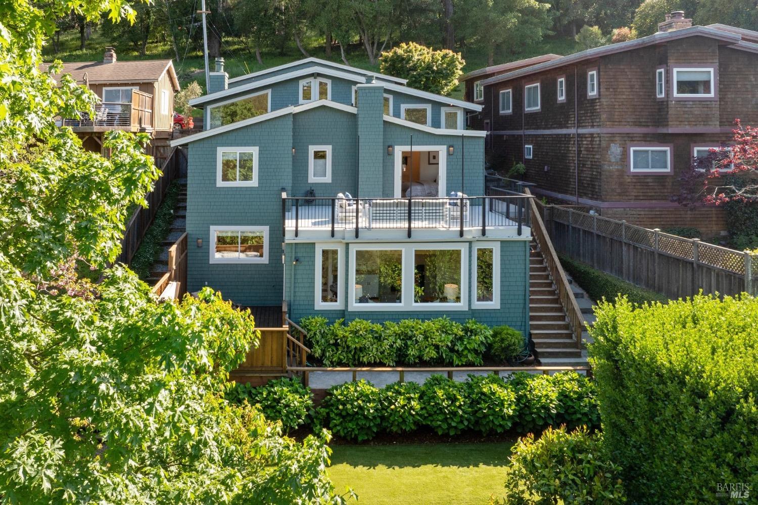 384 Ridgewood Ave