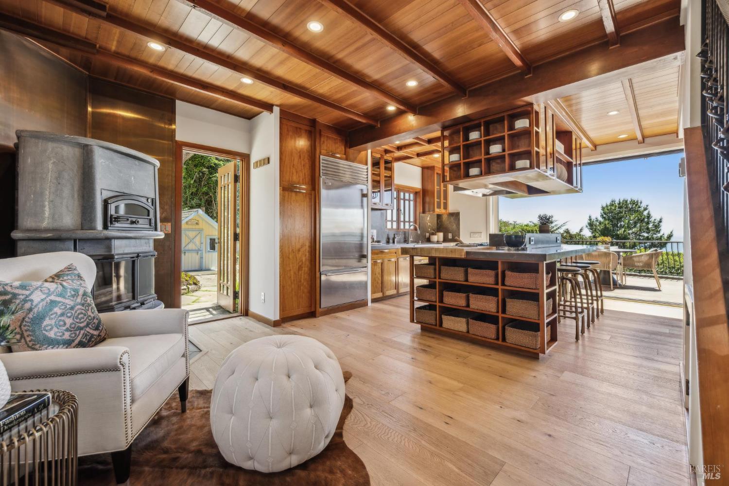 3275 Shoreline Highway