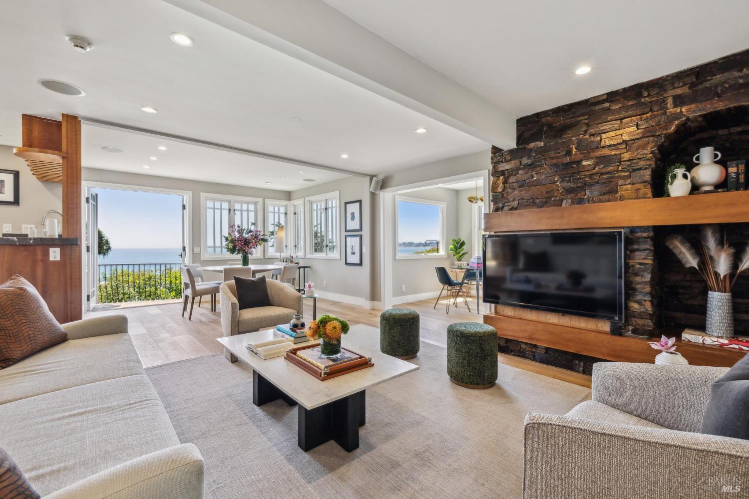 3275 Shoreline Highway