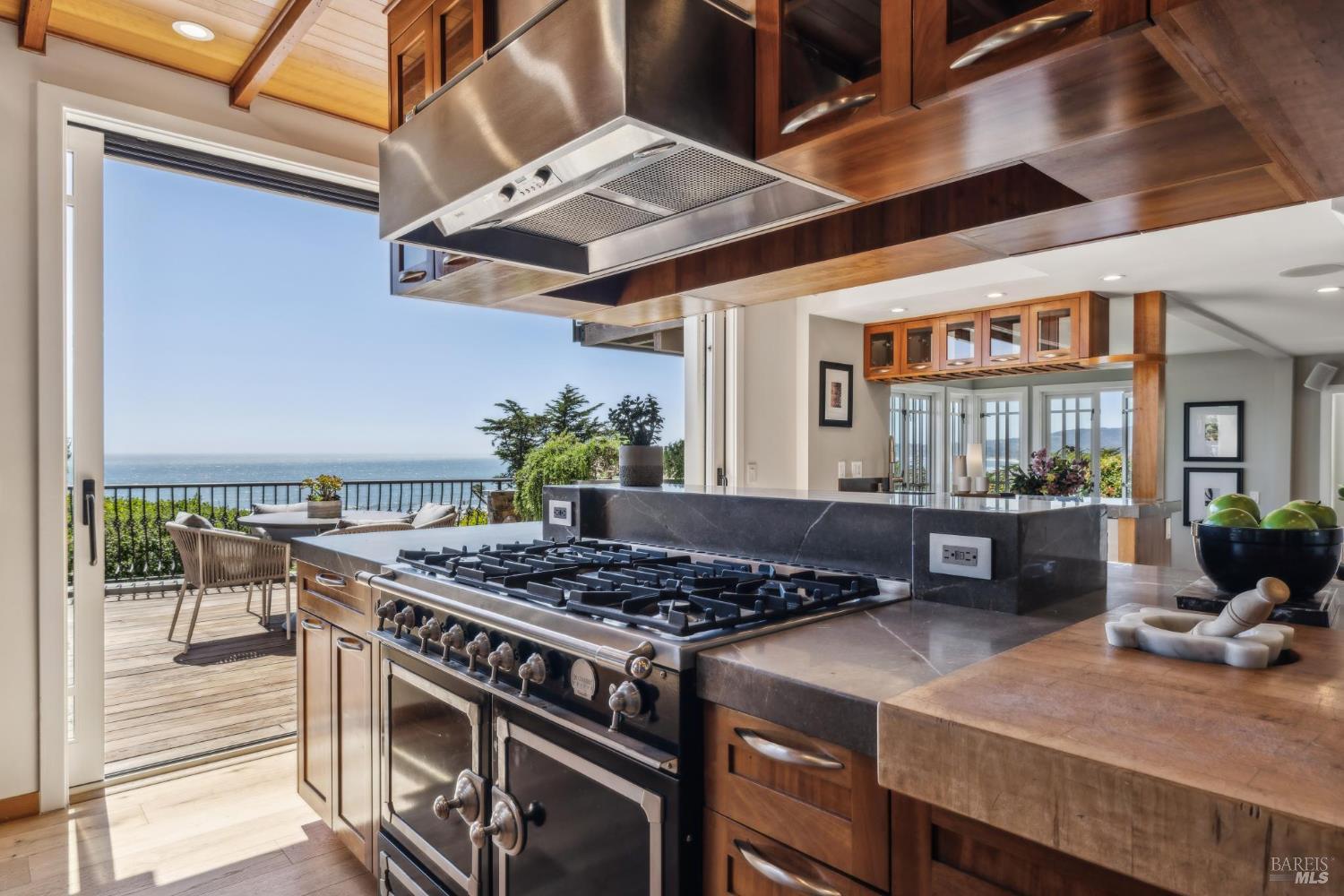 3275 Shoreline Highway