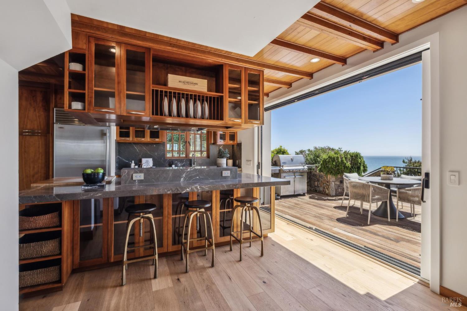 3275 Shoreline Highway