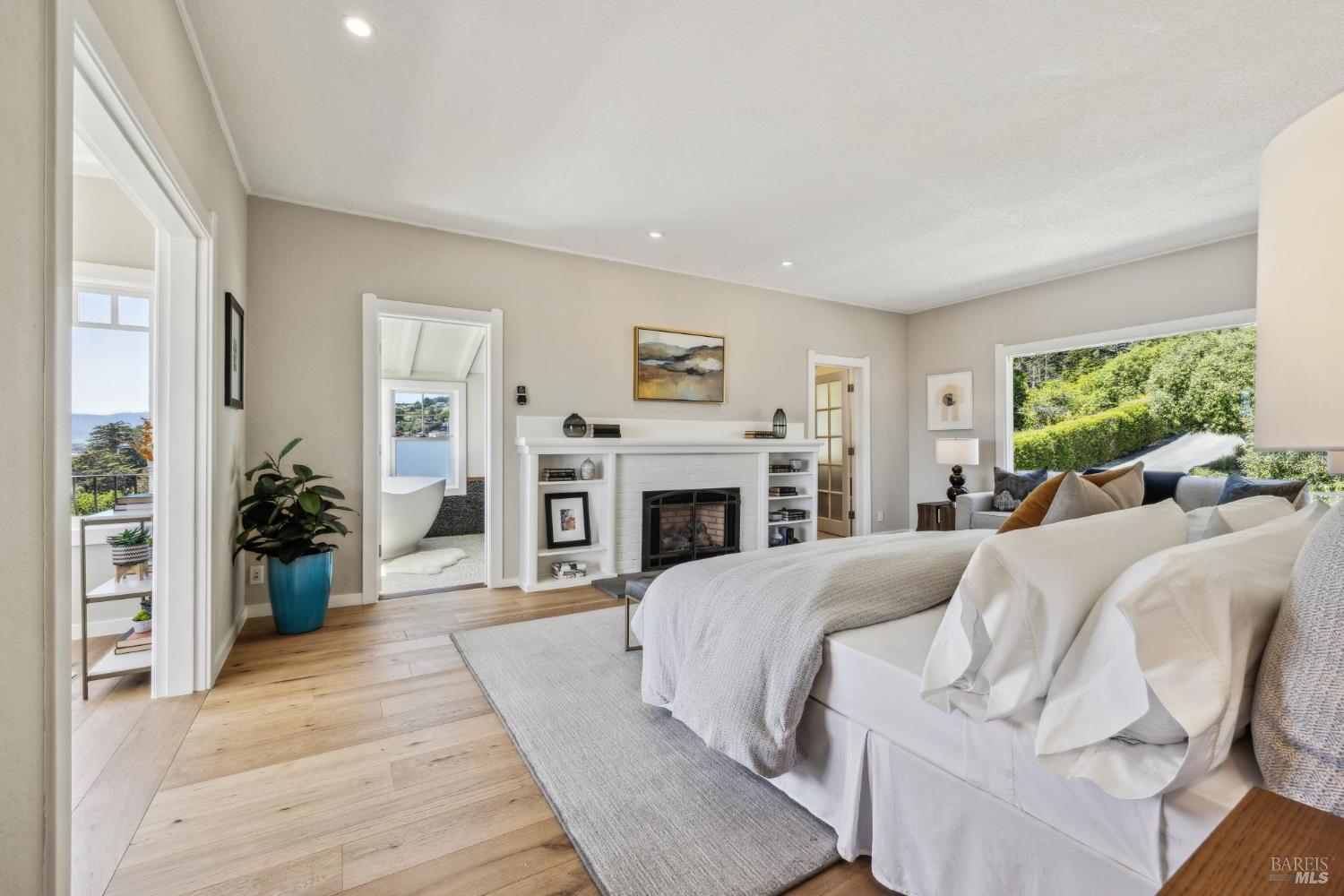 3275 Shoreline Highway