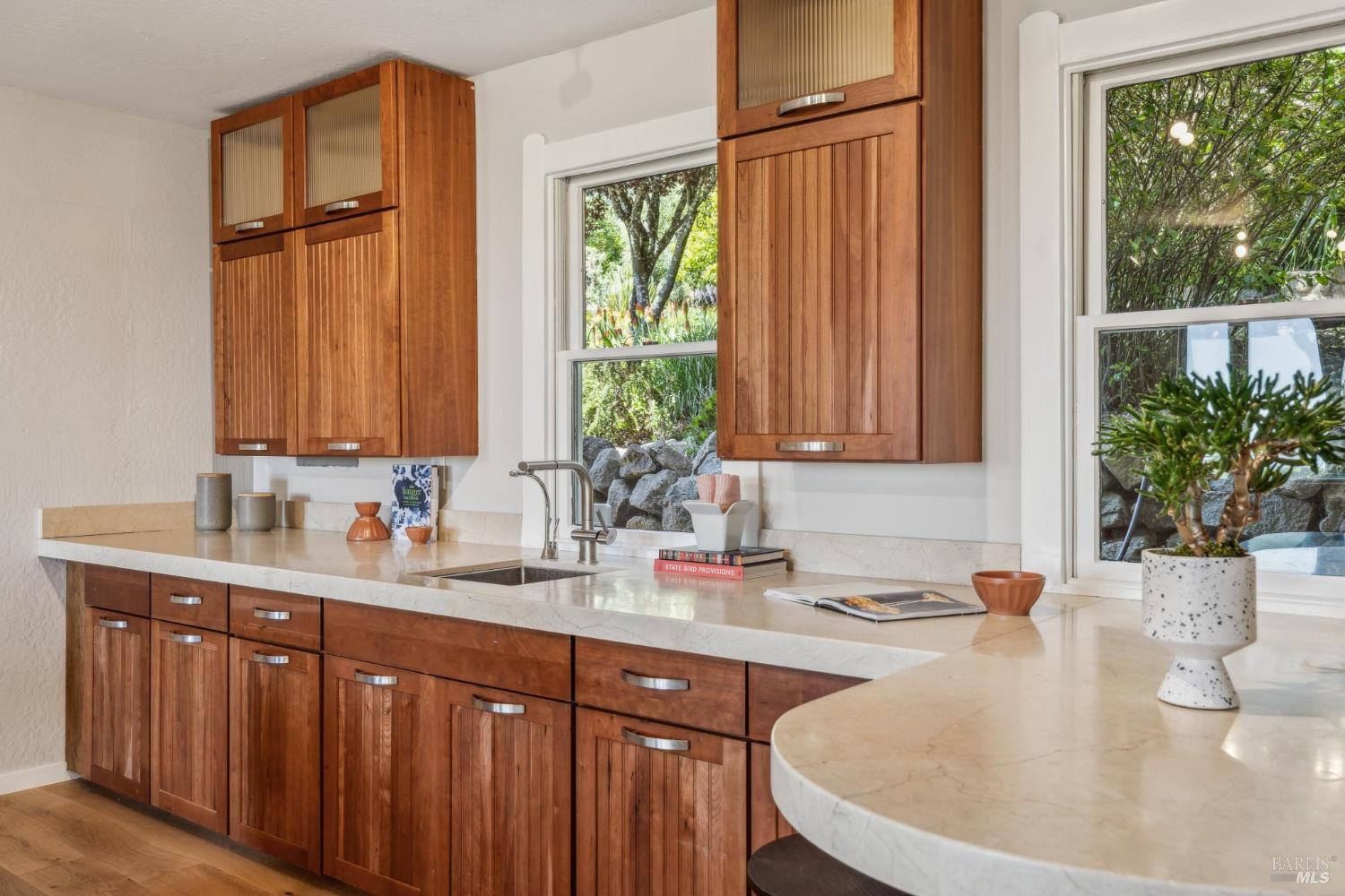 3275 Shoreline Highway