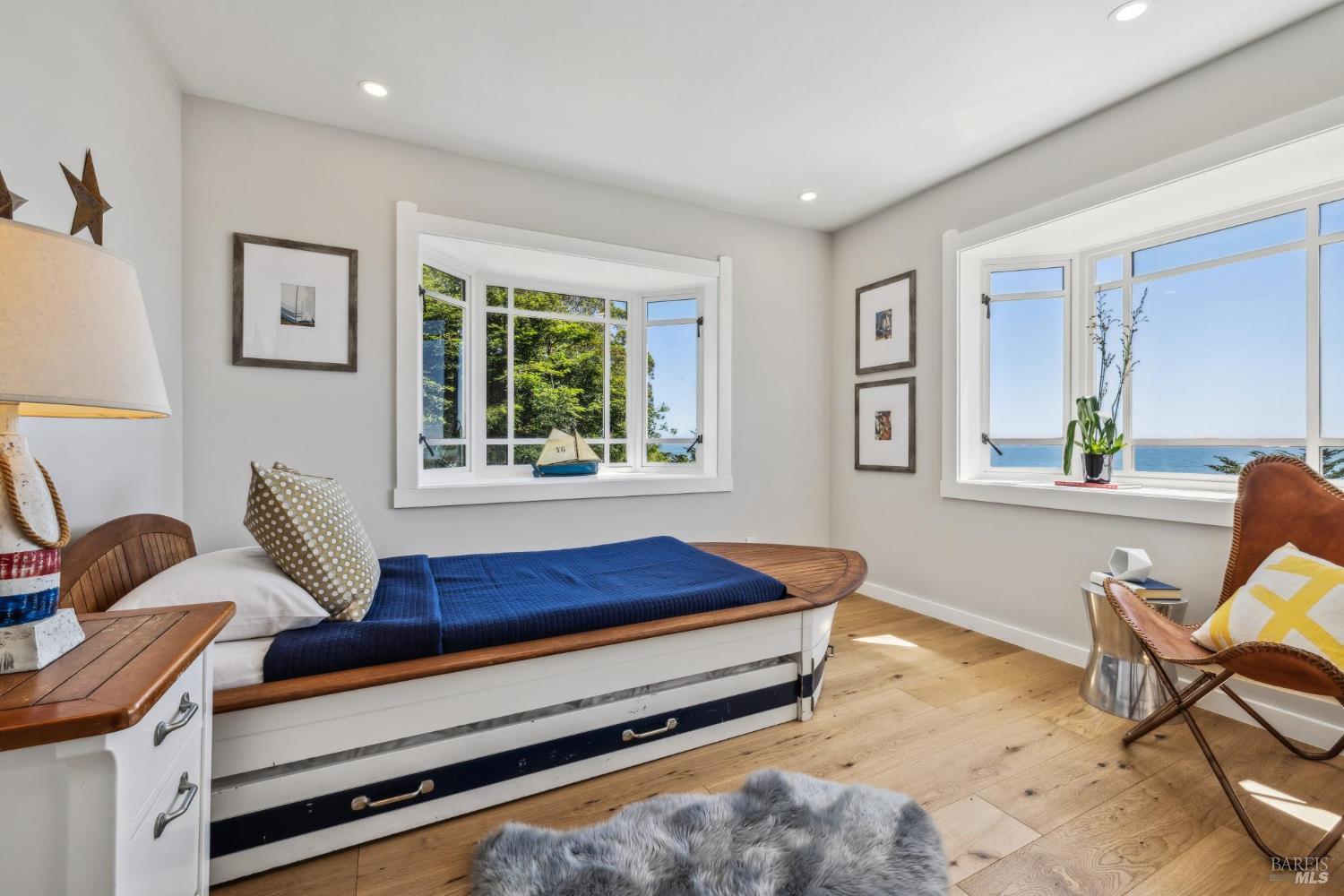 3275 Shoreline Highway