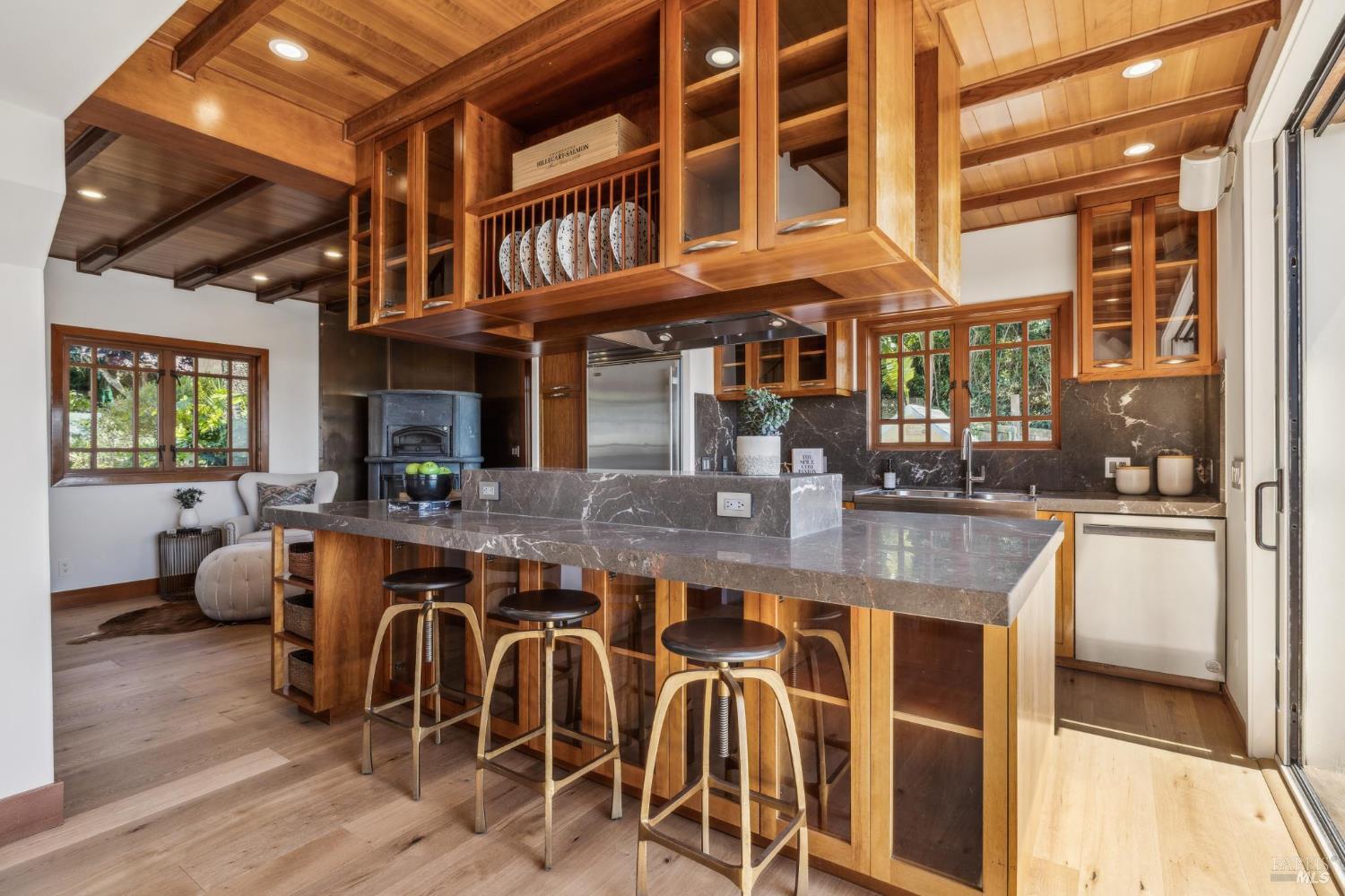 3275 Shoreline Highway