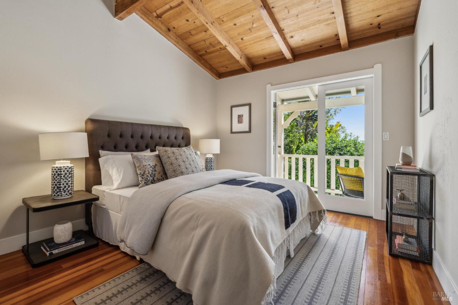 3275 Shoreline Highway