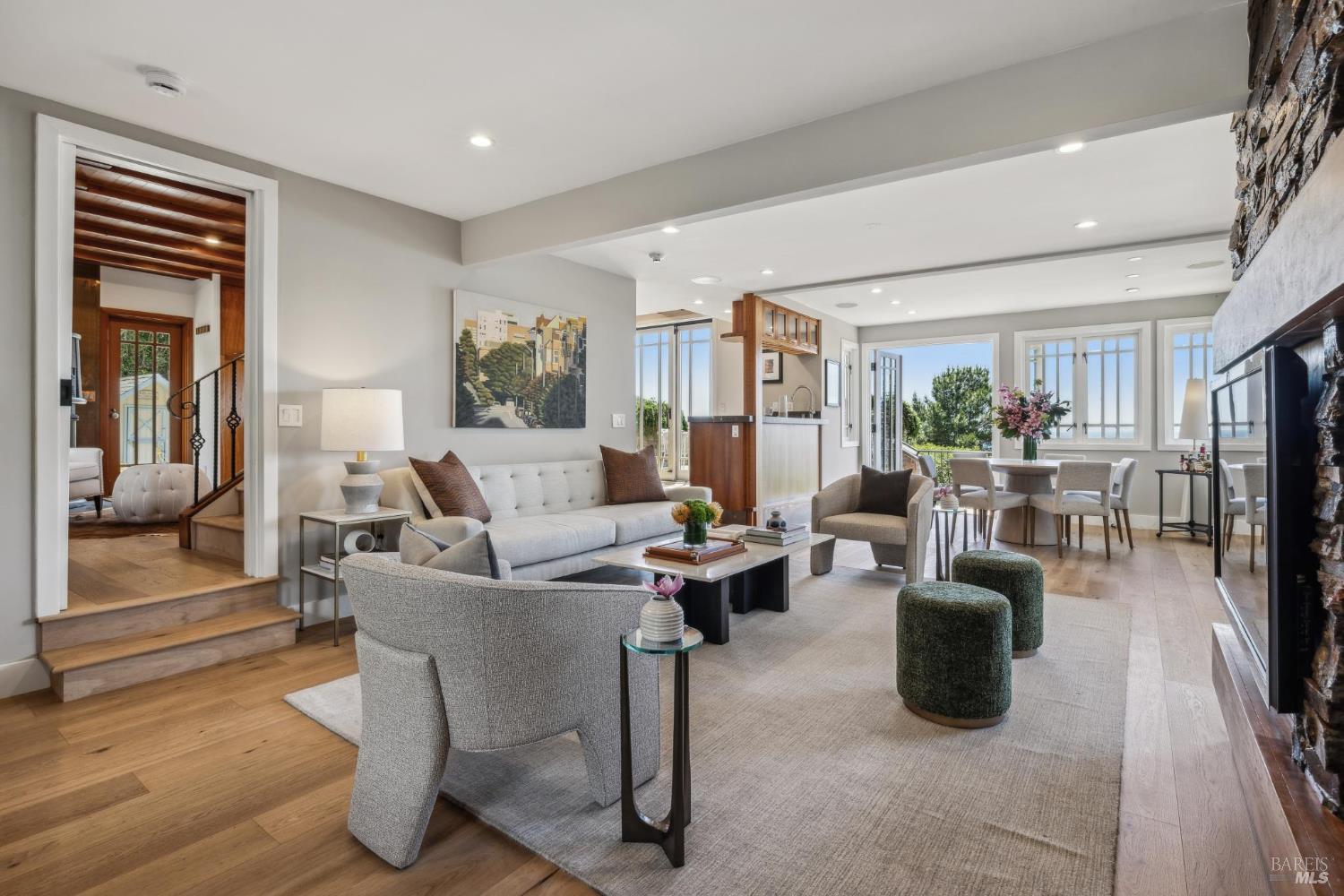 3275 Shoreline Highway