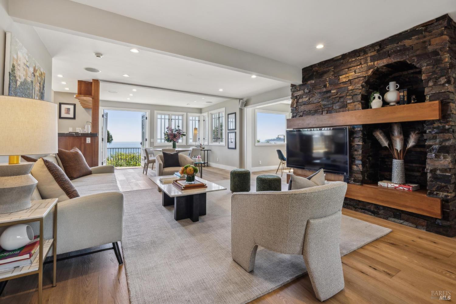 3275 Shoreline Highway