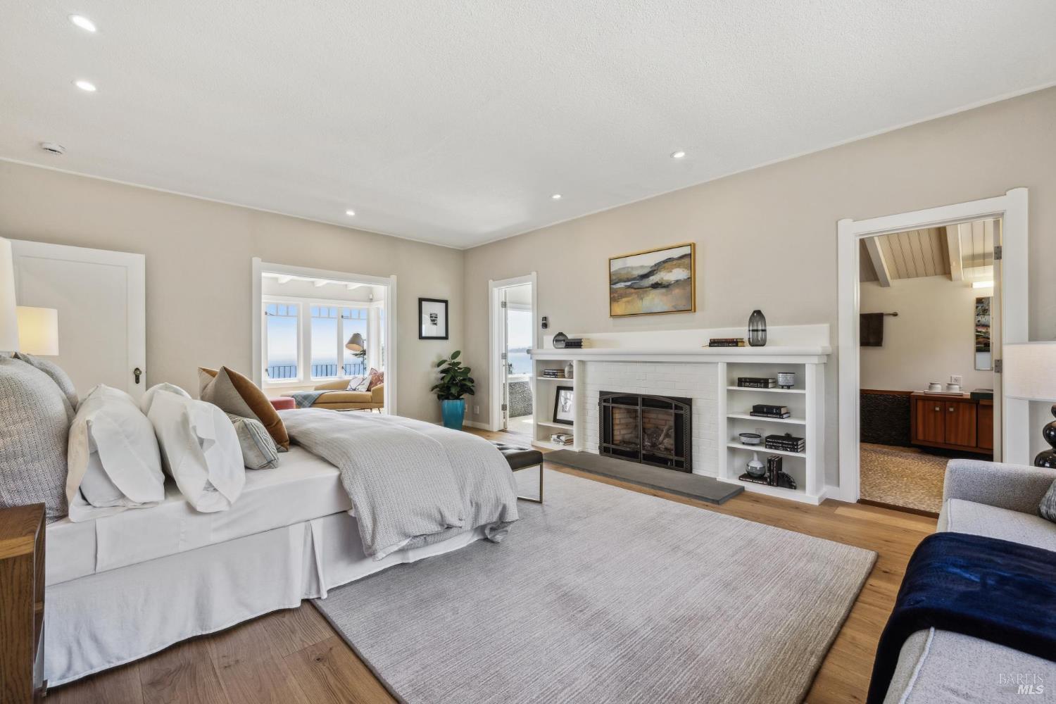 3275 Shoreline Highway