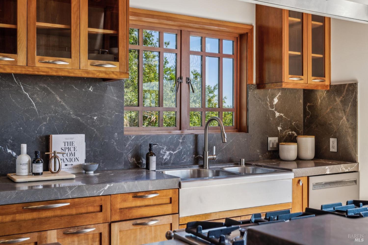 3275 Shoreline Highway