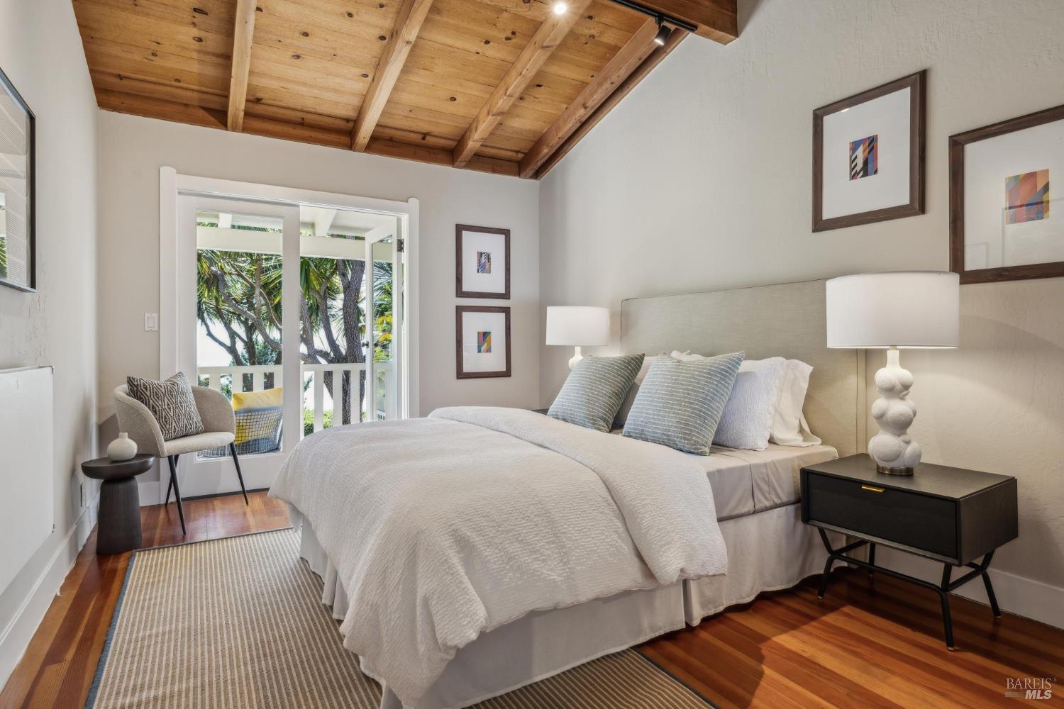 3275 Shoreline Highway