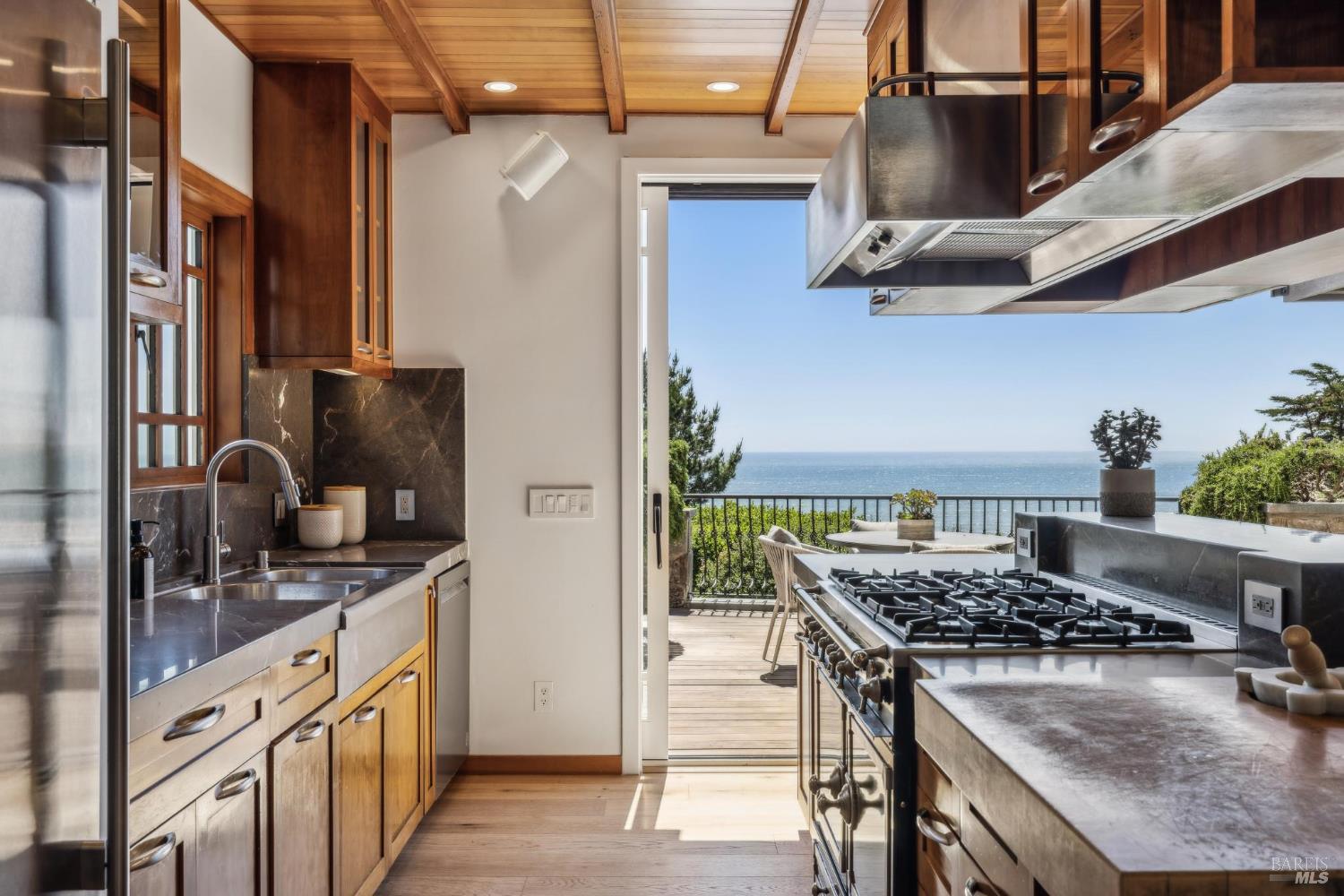3275 Shoreline Highway