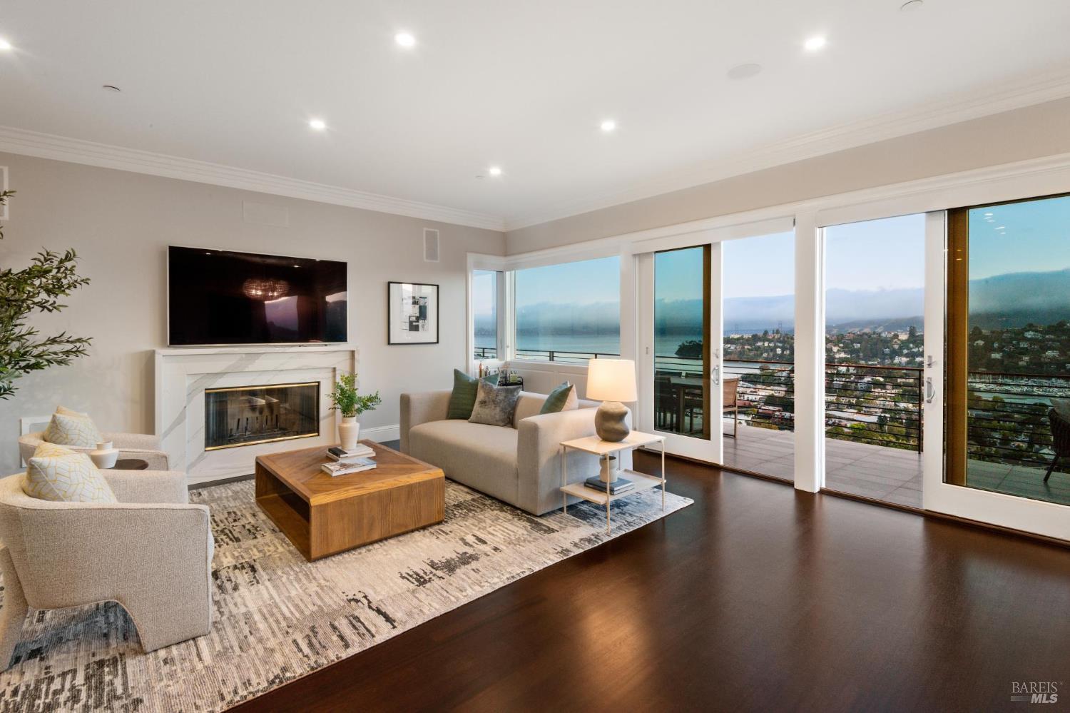 1808 Lagoon View Drive