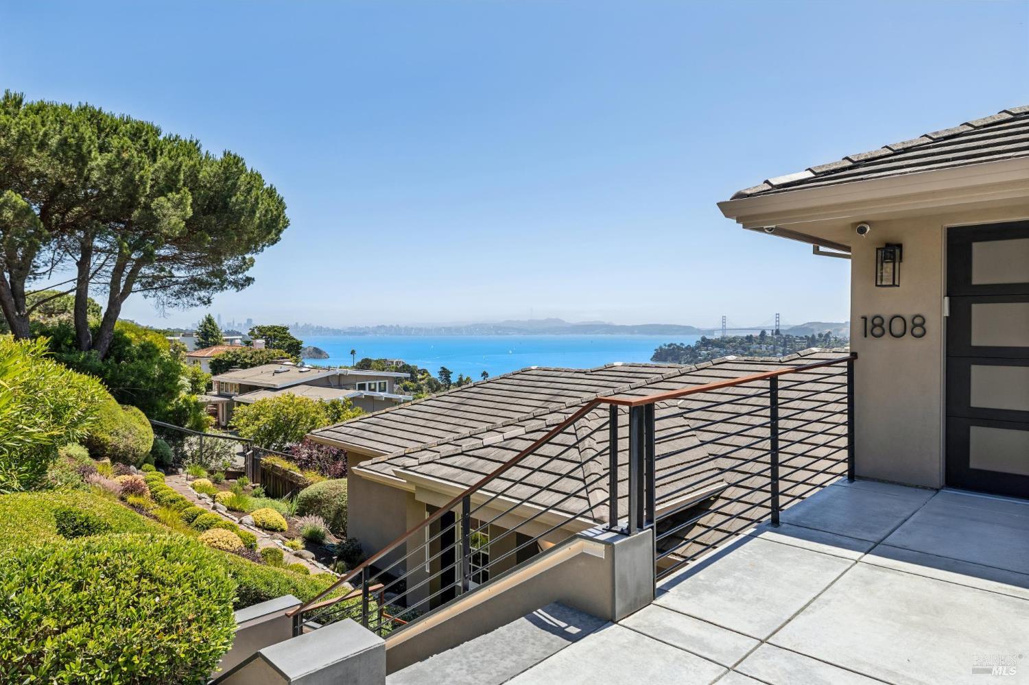1808 Lagoon View Drive