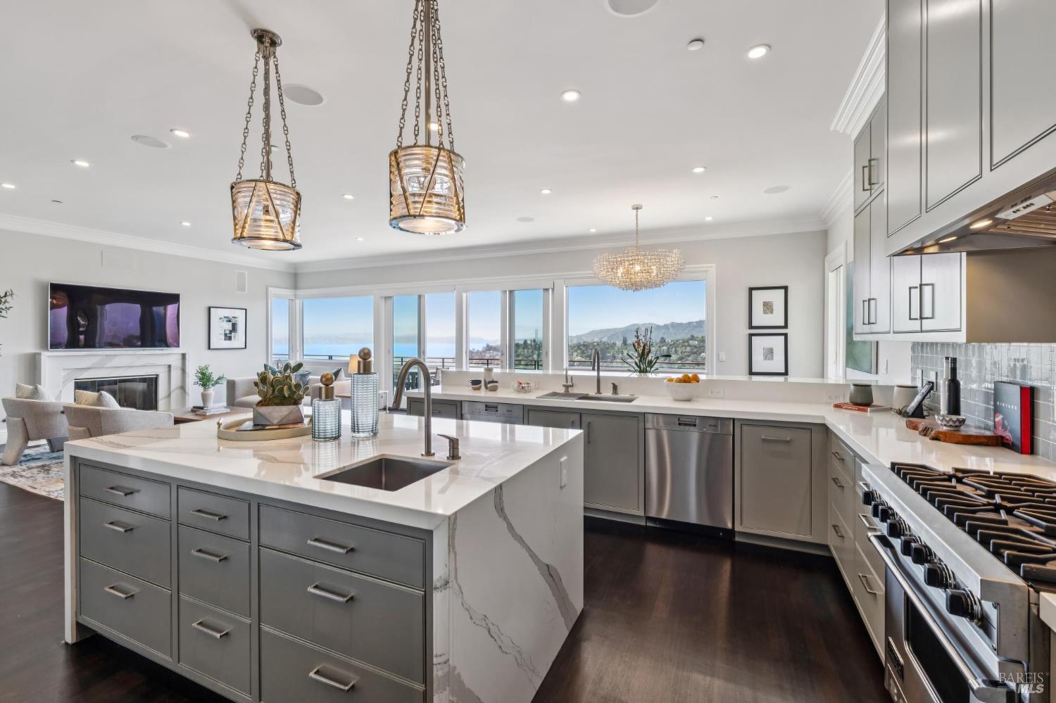 1808 Lagoon View Drive
