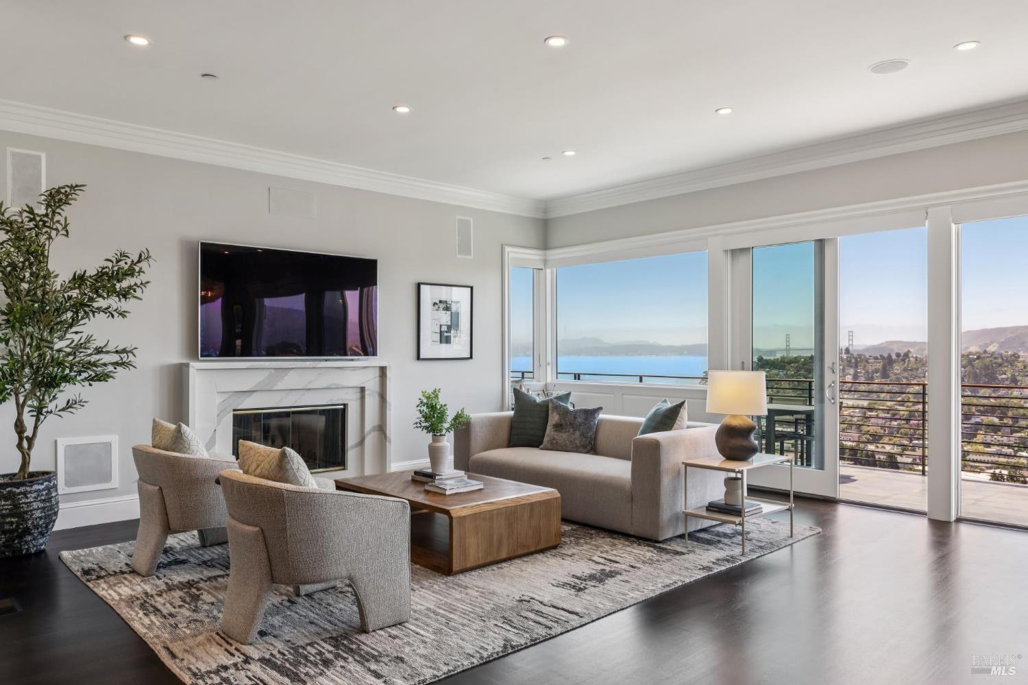 1808 Lagoon View Drive
