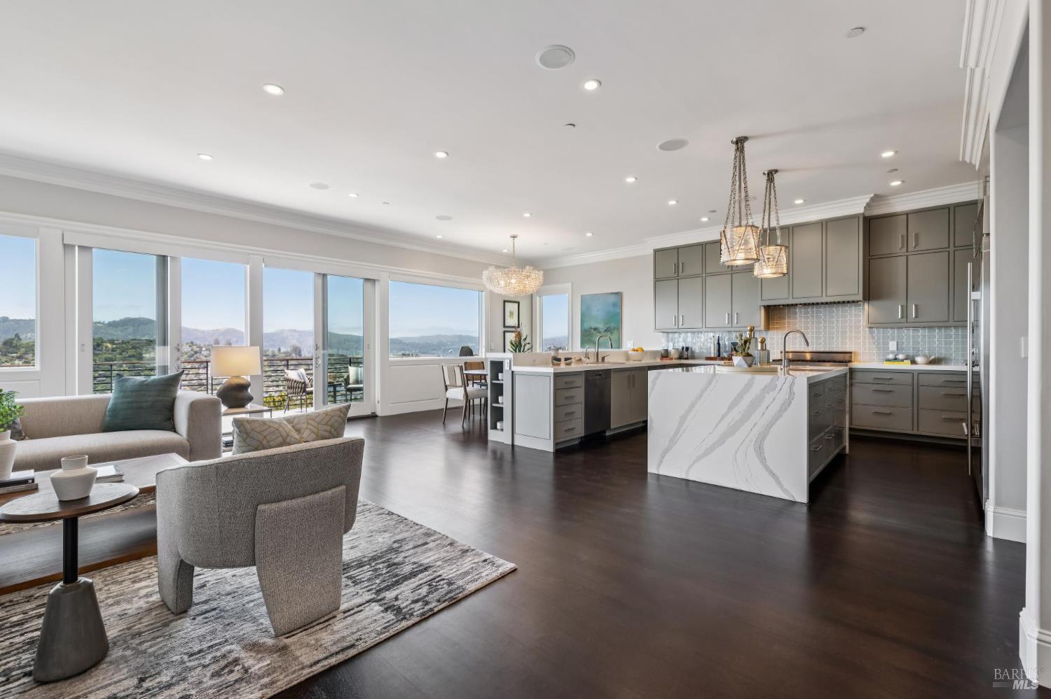 1808 Lagoon View Drive