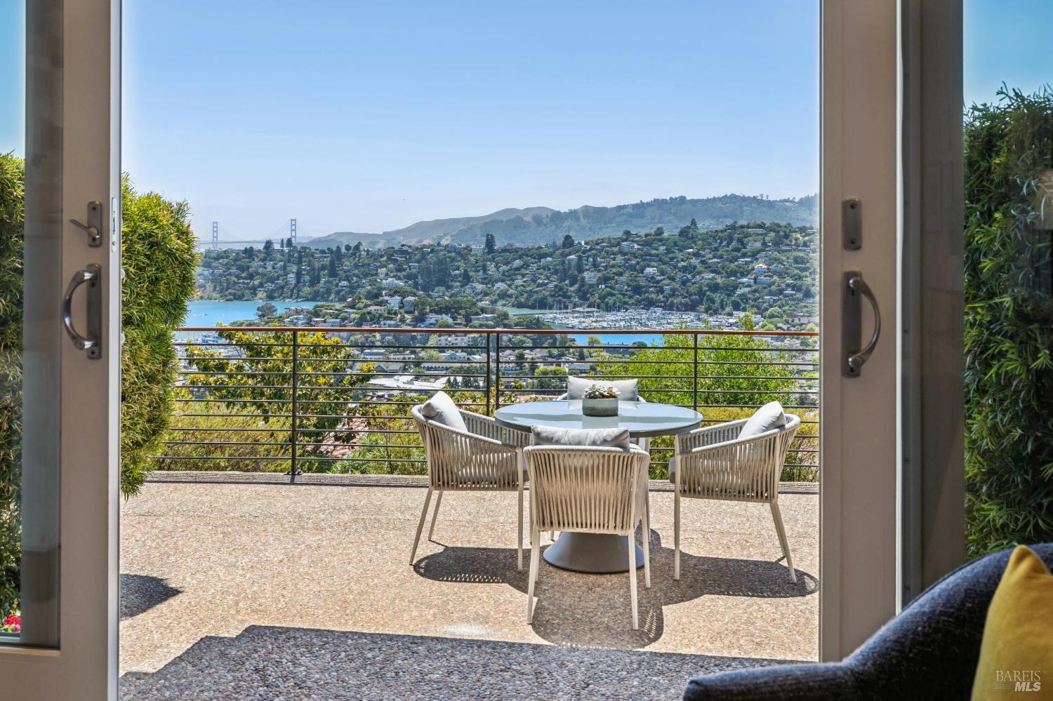 1808 Lagoon View Drive