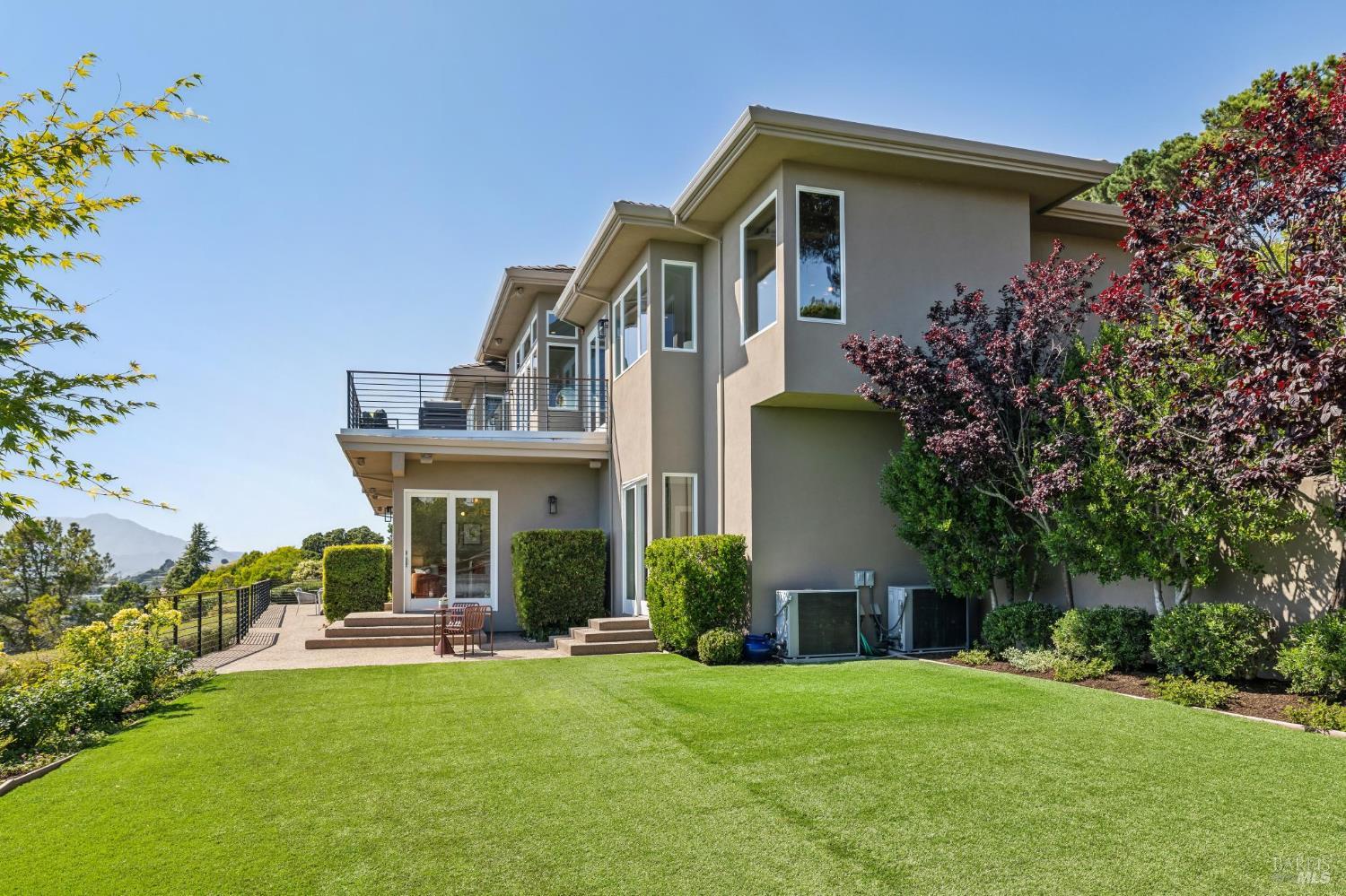 1808 Lagoon View Drive